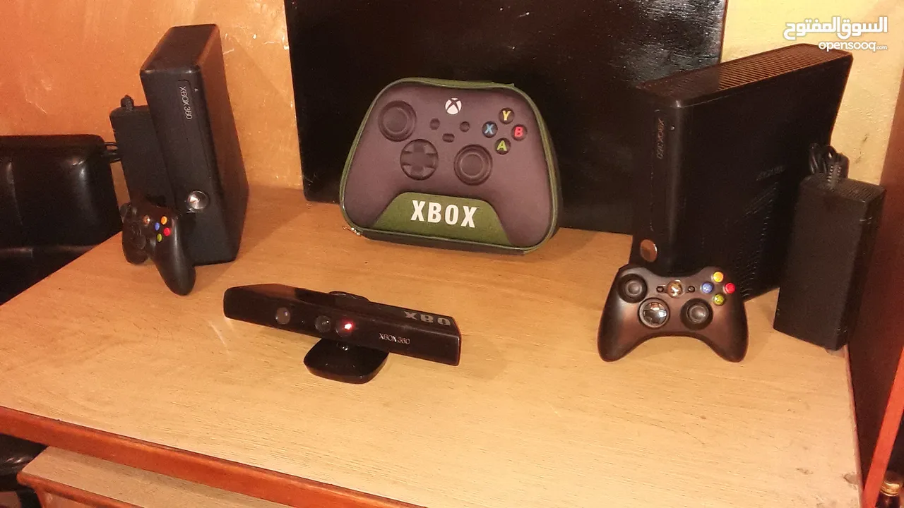 جهازين  XBOX360 مع جهاز نيتندو  Wii  مع اكسسورات والعاب  للبيع