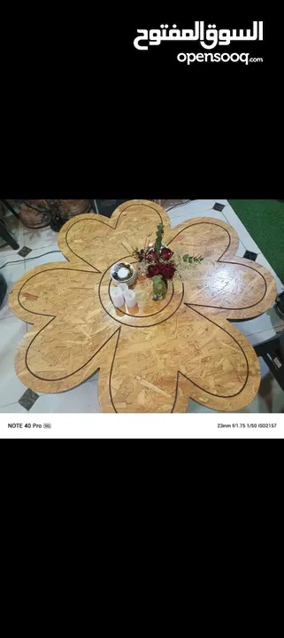 طاولة خشب متين