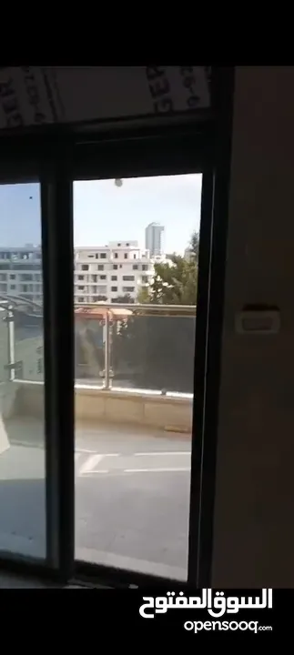 شقه للبيع في رام التحتا جديده مساحه 150متر