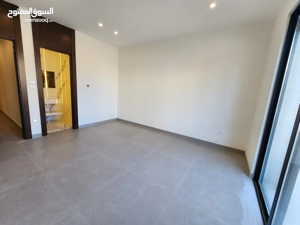 شقة طابقية فاخرة للبيع في عبدون  ref : 14383