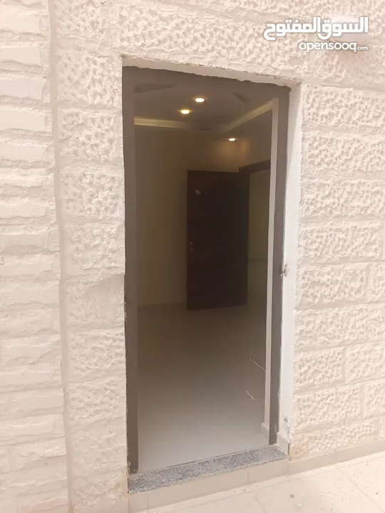 شقة شبه ارضية للبيع بسعر مغري مدينة الشرق