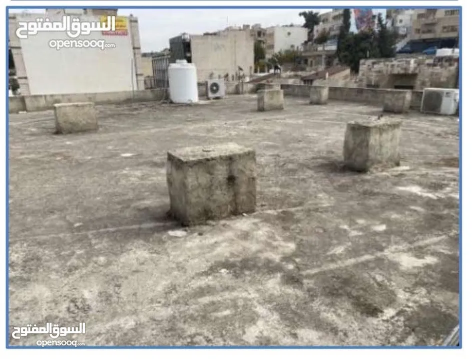 مجمع تجاري في منطقة العبدلي بالقرب من البنك المركزي