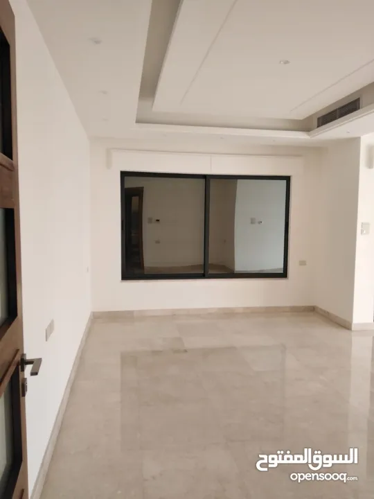 اخير مع روف للبيع في عبدون / الرقم المرجعي : 13666