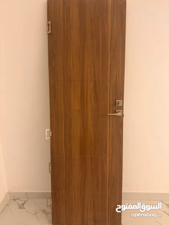 باب خشب ملبس PVC مفكوك قبل الاستعمال مع كافة الاكسسوارات والملابن والكشفات