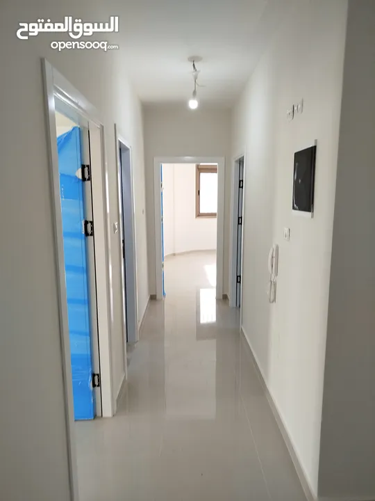 شقه مع حديقه للبيع