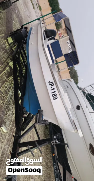 للبيع قارب 28 قدم مع مكينتين ياماها