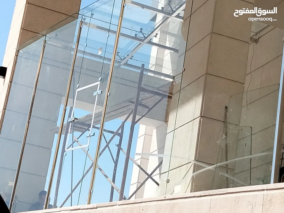 اعمال زجاج وسكريت