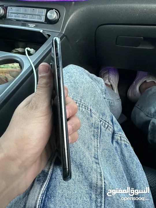 ايفون x ماكس للبيع مغير شاشه و مغير بطاريه ومستعمل فتره صغيرة بسعر  85دينار