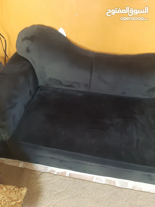 كنب عدد واحد بحالة ممتازة