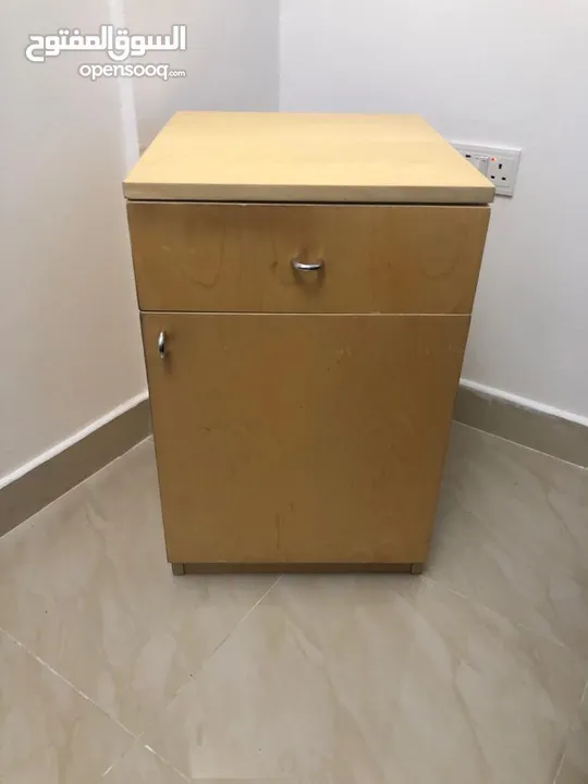 8 ro Side table Drawer