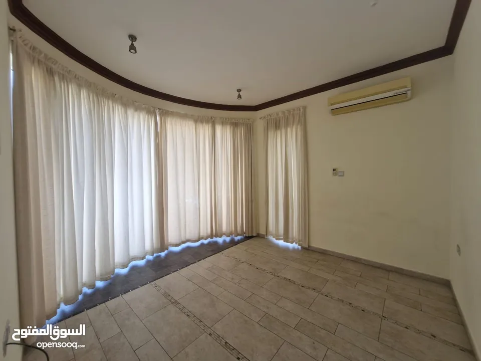 5 + 1 BR Beautiful Spacious Villa for Rent – Azaiba