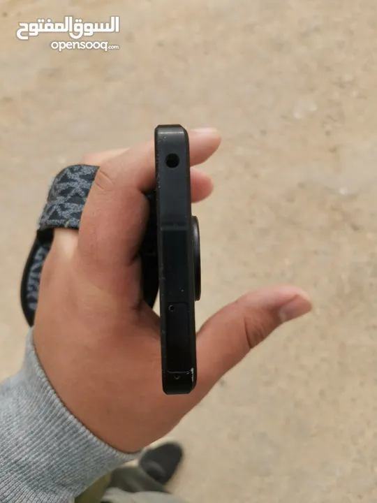 Sharp aquos r7 للبيع او للبدل على شي نفس   القوة يفضل هواوي