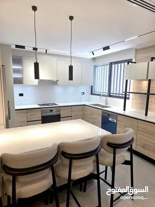 ارقى مناطق ام اذينة شقة مفروشة فخمة مع حديقة واسعة وكراج خاص LUXURY APARTMENT