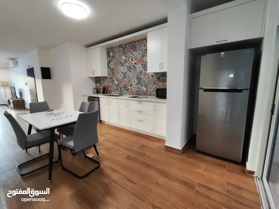 شقة مع حديققققة فخمه جديده مفروشة للإيجار في عين منجد