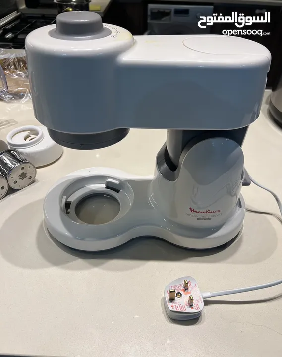 خلاط، قشارة، عجانة  Moulinex QA200 Masterchef compact صناعة فرنسية اصلية