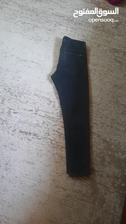 مستعمل شبه جديد سبب البيع صغر المقاس علي  القصه ستريت و ليس بوي فرند لكن شبه بوي فرند