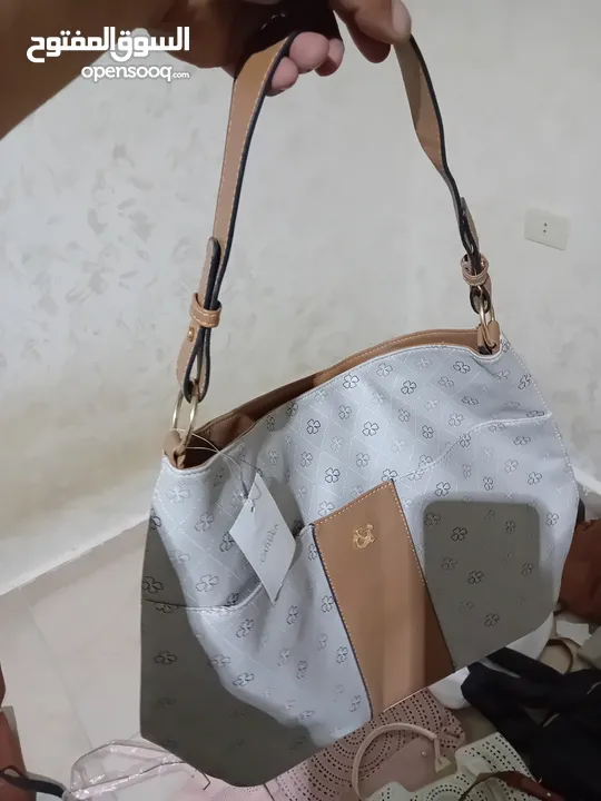 متوفر شناتي اوروبي الكميه 220 شنته تقريبا واغلبها مش ملبوس لسا عليها الليبل