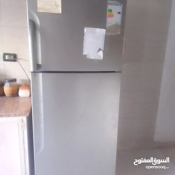 ثلاجه تومسون بحال الوكاله للبيع