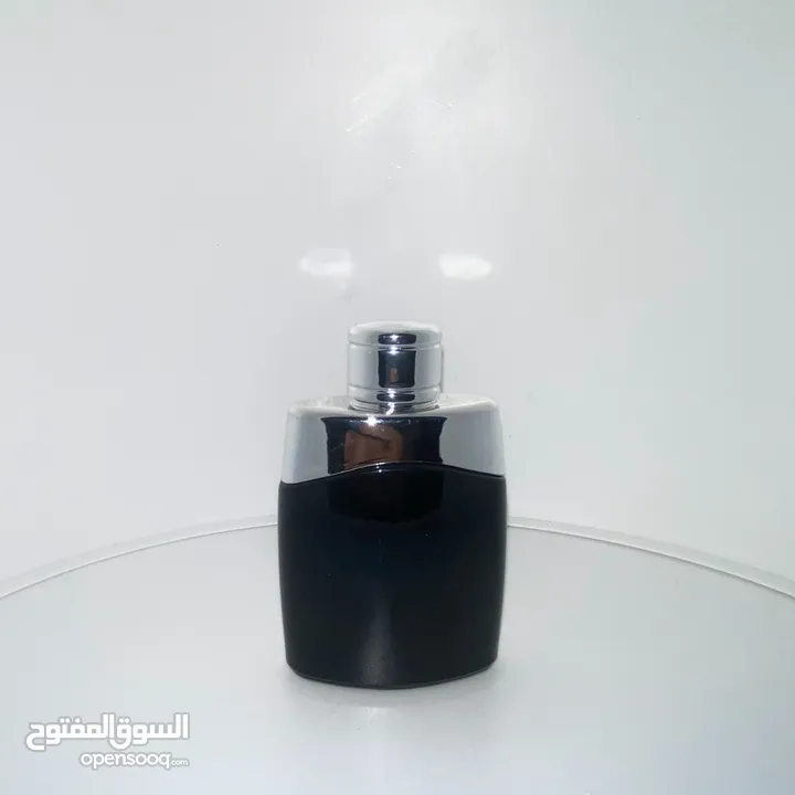 اي عطر 25 كل روائح الجديده عطر بعلبته اصلي يدوم 3 ساعات موجود كل العطور في صفحه إنستغرام