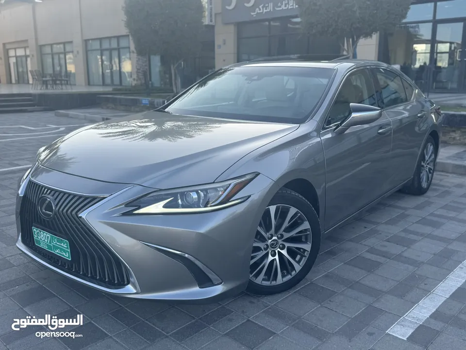 لكزس ES350 بحادث جانبي بسيط