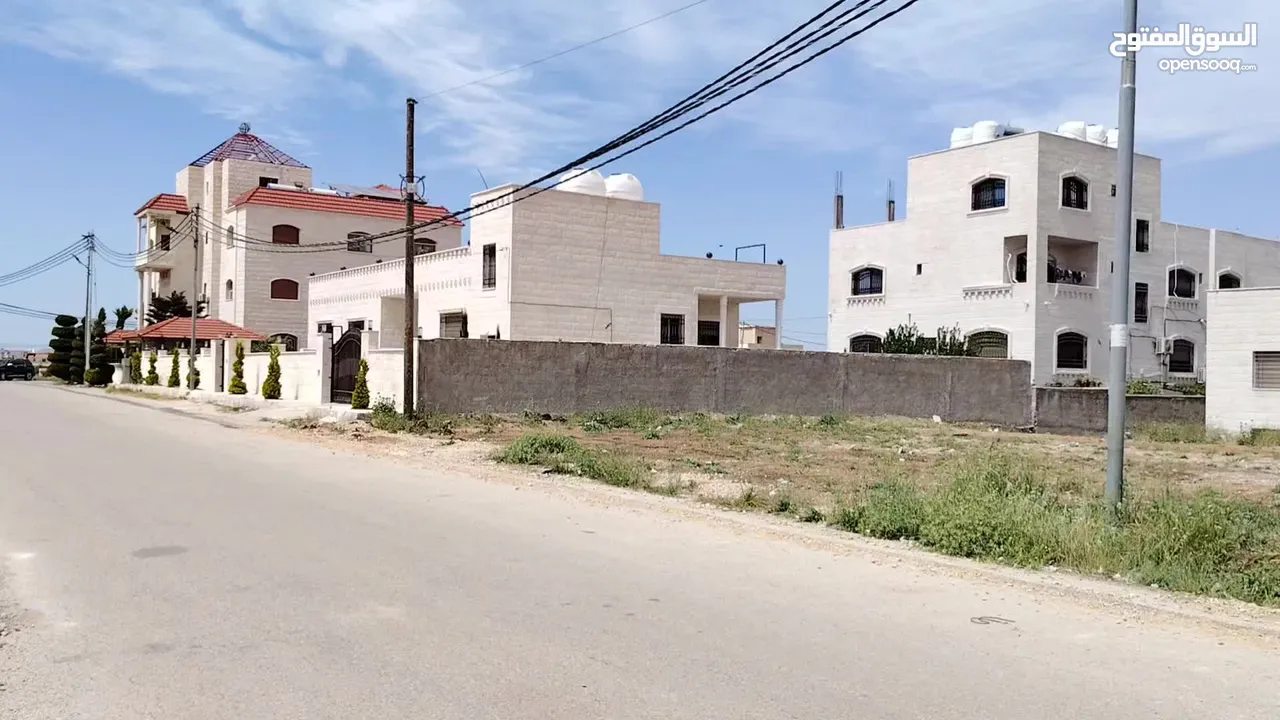 قطعة أرض مميزة للبيع اربد منطقة ايدون الجزيرة الغربية مساحة 805م غرب مدارس تقارب