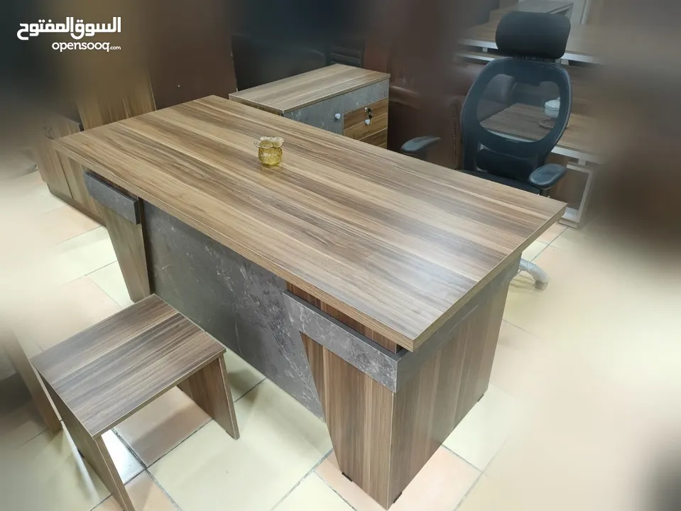 مكتب مدير مع جانبية وادراج وطاولة وسط توصيل مجاني داخل عمان والزرقاء