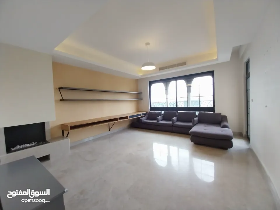 شقة غير مفروشة للإيجار 375م2 ( Property 19249 )-175072681