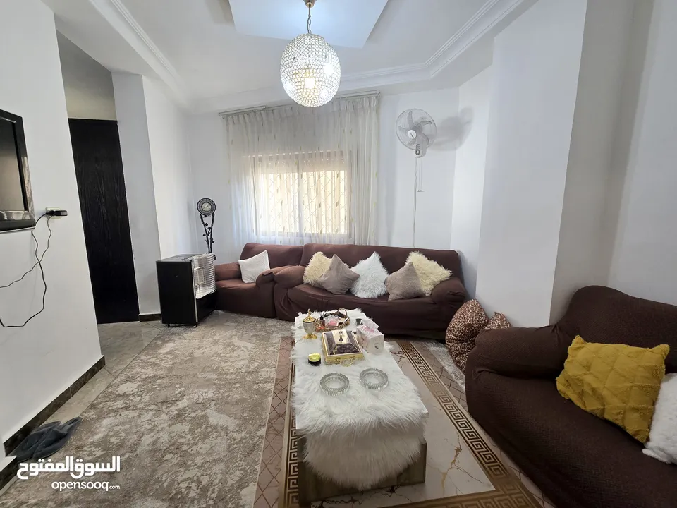 خلدا شقه ارضية مع تراس مفروشة 3 نوم للإيجار سنوي