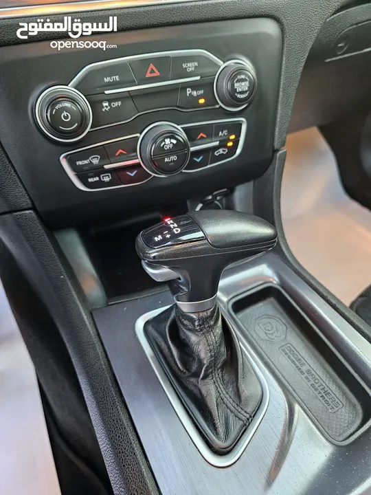 2018 Dodge Charger Sxt plus v6