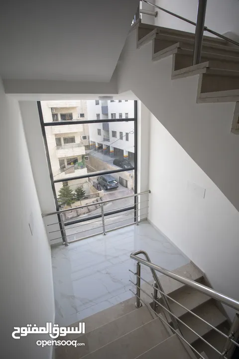 شقة مميزة طابق اول في شمال عمان مشروع BO913 للبيع  من المالك بسعر مغري