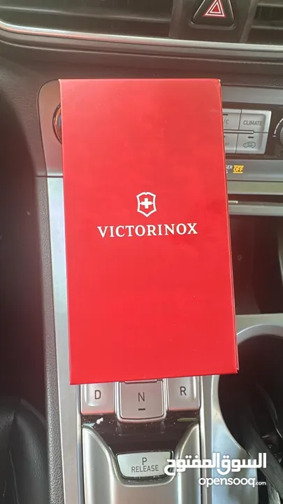 VICTORINOX SWISS ARMY
