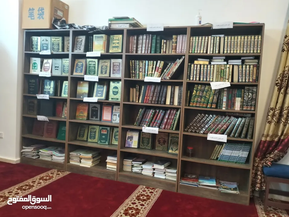 خزانة الكتب متوفر بعدة موديلات وألوان توصيل وتركيب مجاني داخل عمان ارتفاع مترين عرض 80سم عمق 30سم