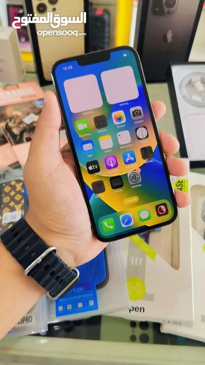 عرض خااص : iPhone 13pro 256gb هواتف بحالة الوكالة ما فيها أي شموخ و ما مبطلات مع جميع الملحقات