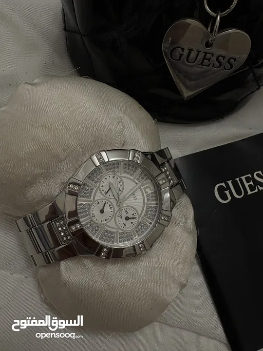 ساعه guess اصليه لون فضي