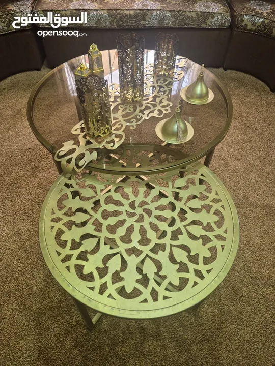 طاولة وسط قطعتين