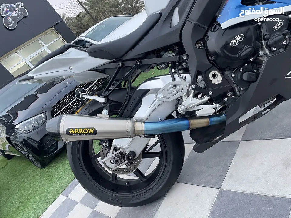 BMW S1000RR بدون حوادث 2017 سعر من الاخر اذا ما مناسبنك سعر لا تتصل