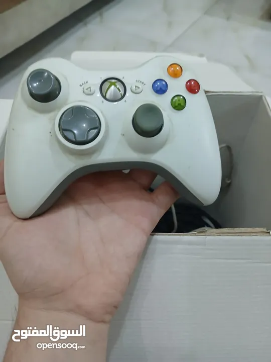 السلام عليكم xbox360 سوبر سلم مع يدة وحده و27 لعبة ما داخل اي تصليح مع جميع ملحقاتة السعر130