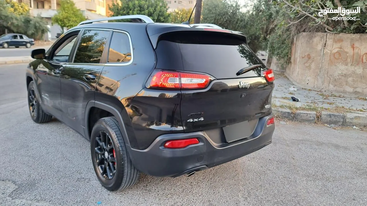 جيب شيروكي 2015 sport & Black Edition  كرت ابيض ماتور اقتصادي