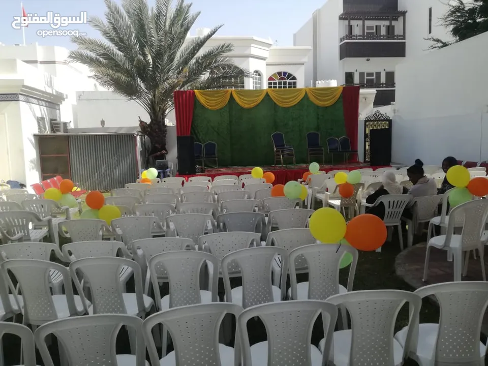 Plastic chairs for parties 200 baisa إيجار الكراسي والطاولات