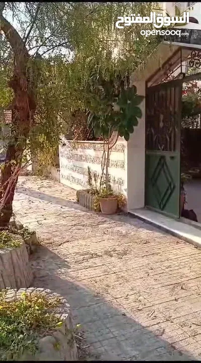 شقة للبيع تجهيز سوبر ديلوكس طابق أرضي ضاحية الأسد حرستا