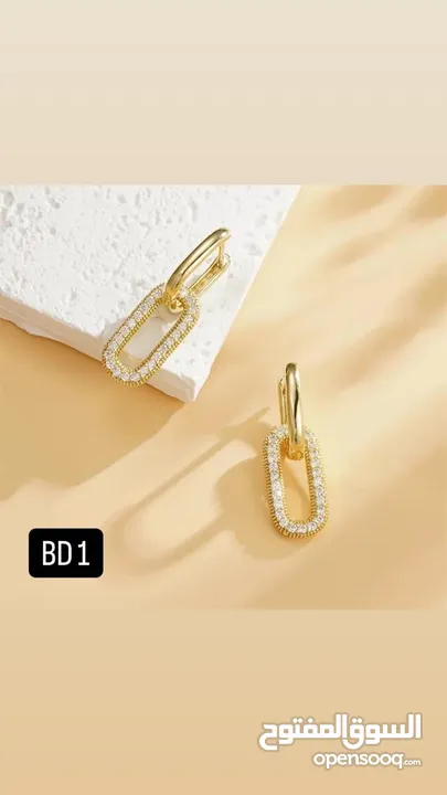 Ladies assorted accessories excellent quality and in affordable price . Amazing collections