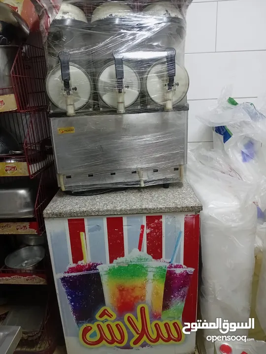 ماكينة سلاش مع طاولتها