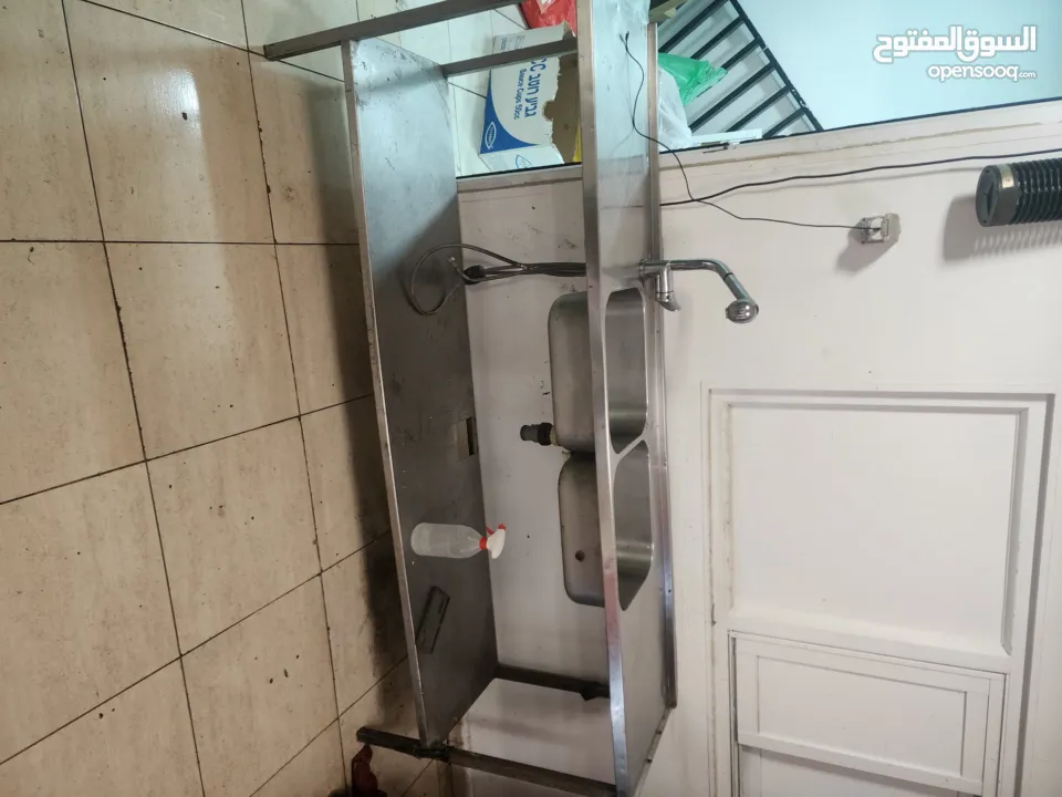 عدة مطعم للبيع