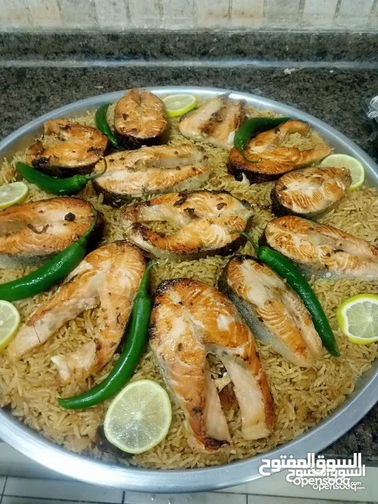 شيف طباخ شرقي وغربي وسلطات ابحث في الفندق عن عمل خبره في الاكل العربي والسلطات