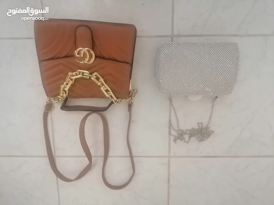 اي شنطه فقط 10 دنانير وعندي كمان كندره العروسه جديد بسعر مغري