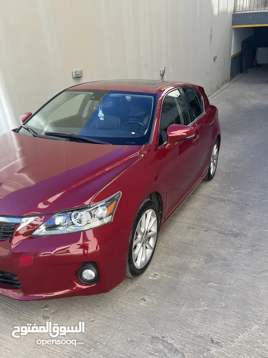 (للتواصل على الرقم).   Lexus ct 2013 for sale