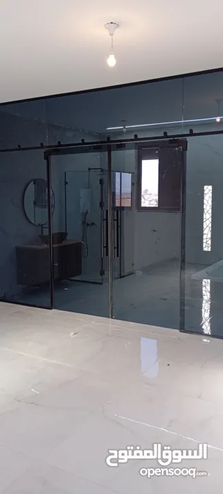 زجاج وألمنيوم