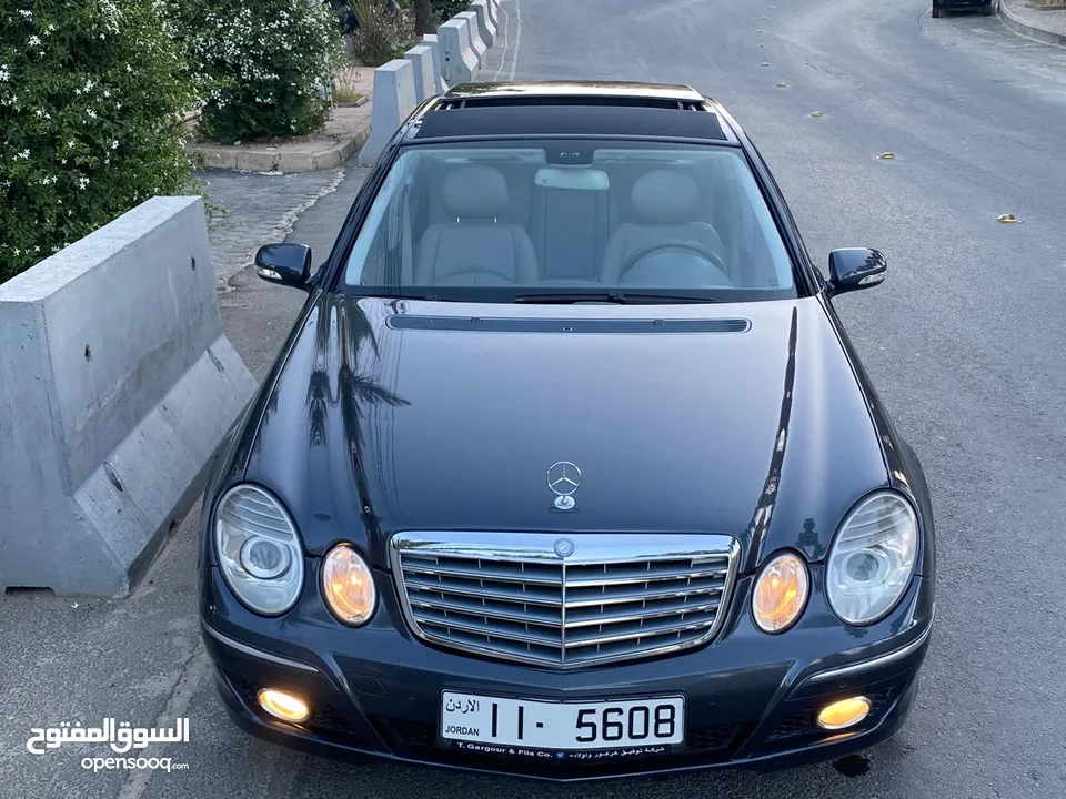مرسيدس 2009 E200 بانوراما   استخدام شخصي  فل كامل وفحص كامل   وعداد قليل ((100 الف كم فقط