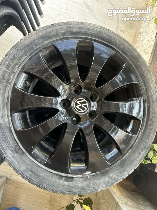 جنط مع الكوشوك الي عليه طقم كامل لمجموعة VW