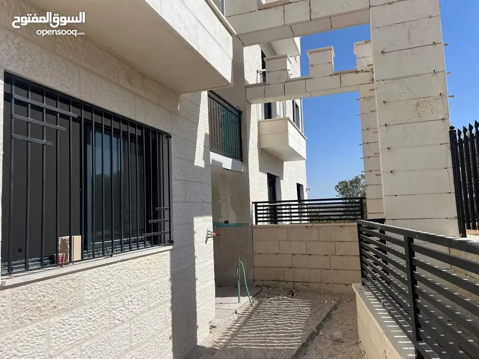 شقه جديده للبيع في سطح مرحبا موقع ممتاز